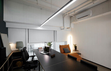 Fototapeta na wymiar Modern simple and comfortable office interior
