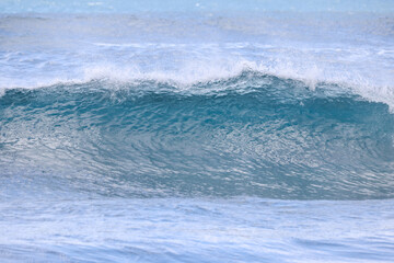 Fototapeta na wymiar Waves crashing along Sunset Beach on Oahu