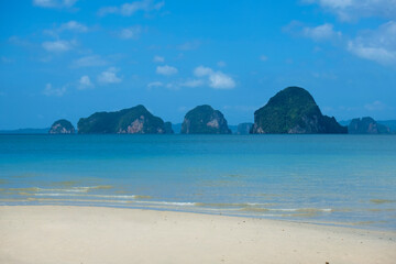 Fototapeta na wymiar The view of Koh Hong or Hong Island from Tubkaak Beach, Krabi, Thailand in the sunny day. One of Thailand's most famous luxurious beach.