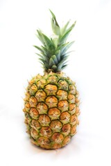 ホワイトバックの美味しそうなパイナップル