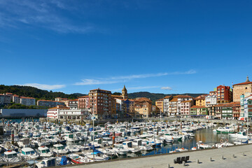 Fototapeta na wymiar View of the boats in the Marina of Bermeo town
