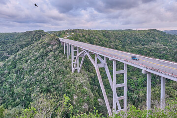 Fototapeta na wymiar The highest of Cuba Bacunayagua Bridge. Car moving along bridge.