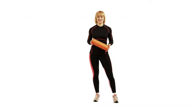 Demonstrating a acupuncture foam roller for aerobic classes