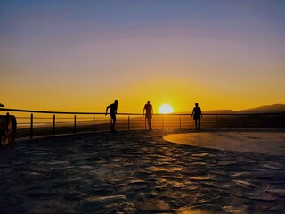 Amigos atardecer en el mirador degollada de yegua en Gran Canaria