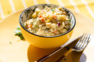 Frischer Kartoffel-Gemüse Salat