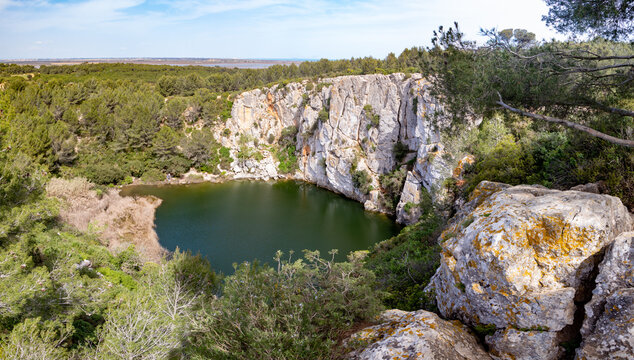 Le gouffre de l'&oelig;il doux &agrave; Fleury (Aude)