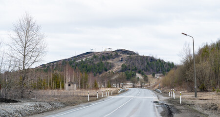 road to the mountains