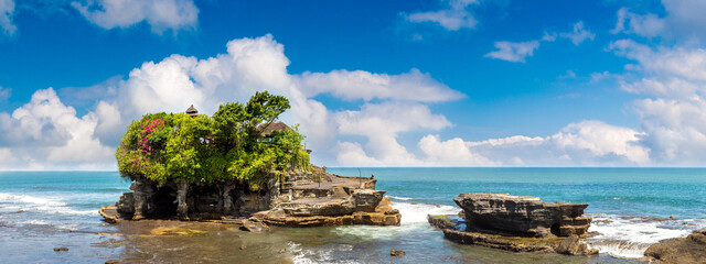 Tanah Lot temple in Bali © Sergii Figurnyi