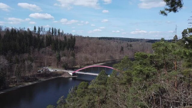 Eisbr&uuml;cke &uuml;ber die Talsperre Burgkhammer an der Saale kaskade