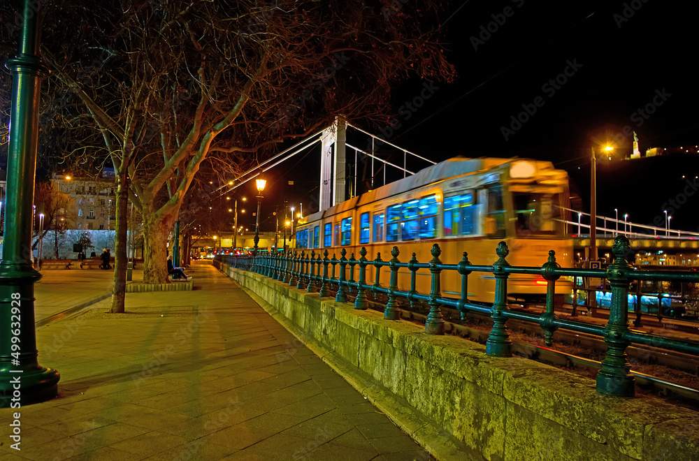 Wall mural The yellow tram against Elisabeth Bridge, Budapest, Hungary