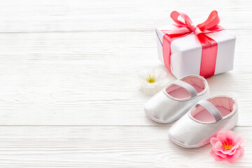 Fototapeta na wymiar Baby girl pink shoes with gift box. Baby shower party set