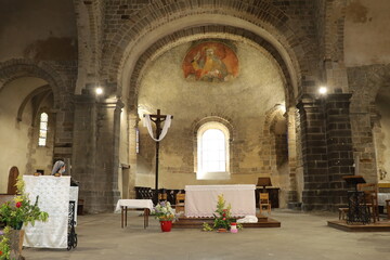 L'&eacute;glise Saint Gen&egrave;s, &eacute;glise romane, int&eacute;rieur de l'&eacute;glise, ville de Thiers, d&eacute;partement du Puy de Dome, France