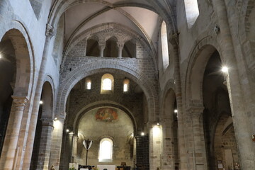 L'église Saint Genès, église romane, intérieur de l'église, ville de Thiers, département du Puy de Dome, France