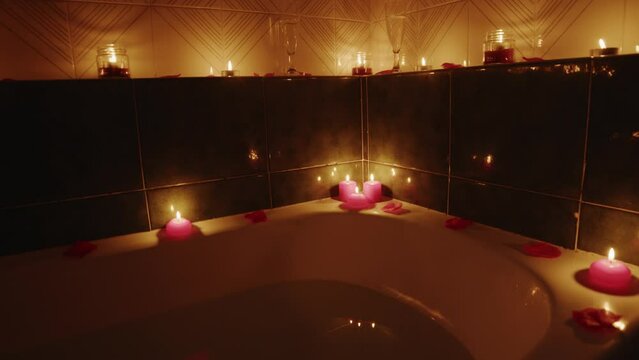 Candles to decorate a romantic bath at night with a bathtub