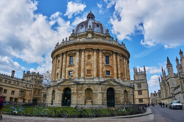 Obraz premium OXFORD, UK - April 13, 2021: Radcliffe Camera, Bodleian Library, Oxford University