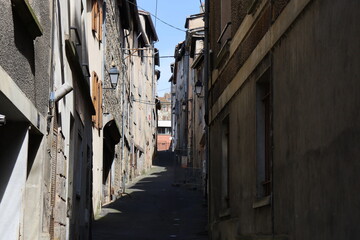Vieille rue typique, ville de Thiers, département du Puy de Dome, France