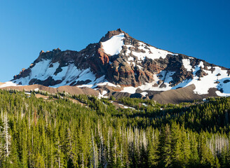 Broken Top Mountain and forests in Oregon © DarkLab Enterprises