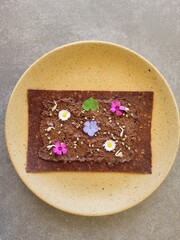 Obraz na płótnie Canvas Wrap chocolaté fleuri