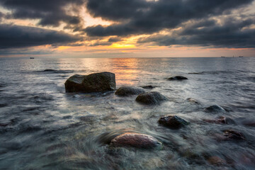 Fototapeta Rocky coastline of the Baltic Sea in Gdynia Orłowo at sunrise, Gdynia. Poland obraz