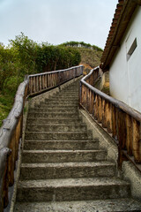 Obraz premium Escaleras con barandas de madera