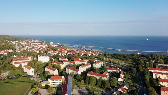 Drohnenvideo von Sassnitz bei sch&ouml;nem Wetter