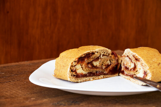 Bread stuffed with cottage cheese and guava paste type rocambole