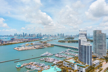 Fototapeta na wymiar Downtown Miami View From Miami Beach
