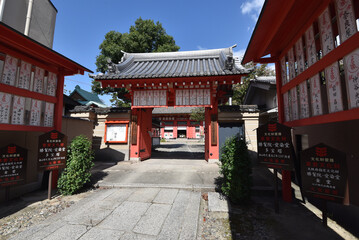Fototapeta premium 四天王寺 愛染堂勝鬘院 中門 大阪市天王寺区
