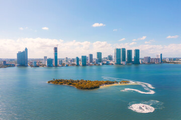 Obraz premium Jet Skiing in Biscayne Bay in Miami Florida