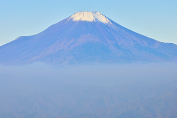 丹沢の檜洞丸より望む初冬の富士山
