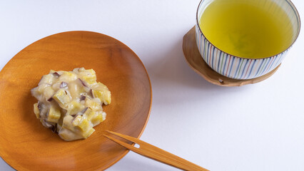 日本の東海地方の郷土菓子｜鬼まんじゅう(芋まんじゅう)と緑茶”Japanese sweet potato sweets”