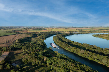 Obraz premium grain transport barge going up the tiete river - tiete-parana waterway