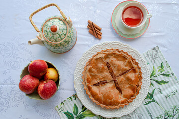 Apple pie session, torta de maça, xicará de chá, café da tarde, mesa posta, maças