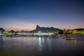 Fototapeta premium Sunset seen from the Mureta da Urca in Rio de Janeiro, Brazil.