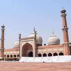 Fototapeta na wymiar The spectacular architecture of the Great Friday Mosque (Jama Masjid) in Delhi during Ramzan season, the most important Mosque in India, Jama Masjid Mosque, Old town of Delhi 6, India