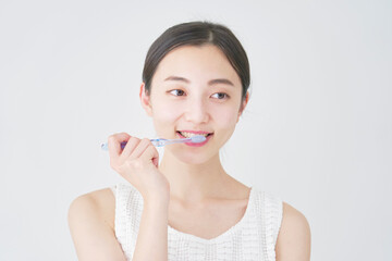 女性　歯磨き