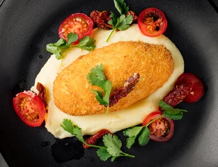 Zelfklevend Fotobehang Gourmet chicken kiev cutlet with mashed potato © Hihitetlin