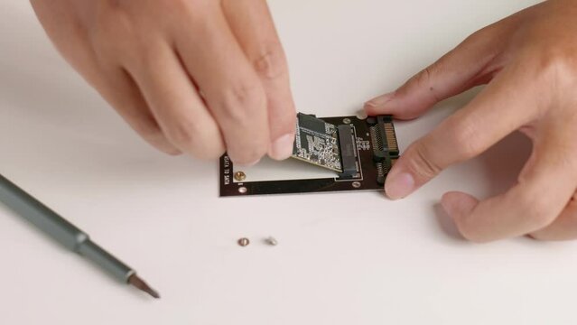 Assemble the msata converter to use the normal sata slot. Can be used as an SSD as a device for connecting pc and laptop computers. Increase the speed than the old HDD, making it work better.