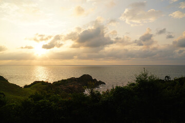 夕暮れの唐音の蛇岩（島根県益田市） 