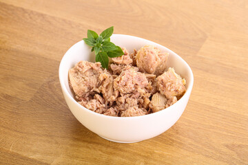 Canned tuna fish with oil