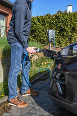 borne recharge voiture auto electrique maison domicile energie environnement ecologie 