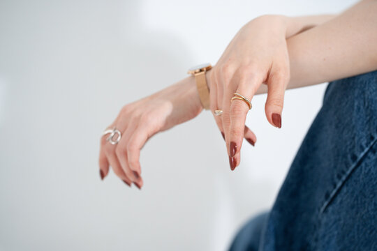 女性 手 ネイル 腕時計 指輪