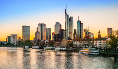 Fototapeta na wymiar Sunset in Frankfurt am Main and skyline