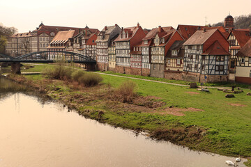 Romantisches Rotenburg; Blick über die Fulda zur Altstadt im Sahara Staub Dunst