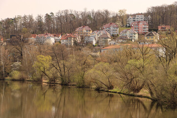 Obraz premium Frühling an der Fulda; Apriltag in Melsungen