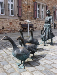 Gänsemagd in der Altstadt von Melsungen © holger.l.berlin