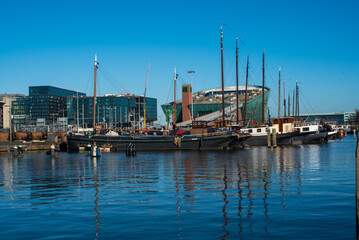 Fototapeta na wymiar view of the marina in the Amsterdam 