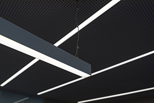 Nowoczesne oświetlenie w przestrzeniach biurowych. Oświetlenie led