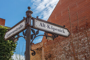 Berlin Köpenick historisches Straßenschild / Wegweiser Alt-Köpenick / Laurenzstraße Altstadt...