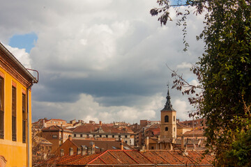 Paisaje de la ciudad de Segovia, en Castilla y Le&oacute;n, Espa&ntilde;a.